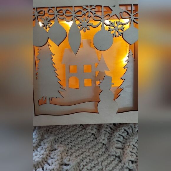 NWOT Christmas Lazer Cut House in Woods Christmas Scene Light Up Decor - Picture 2 of 9